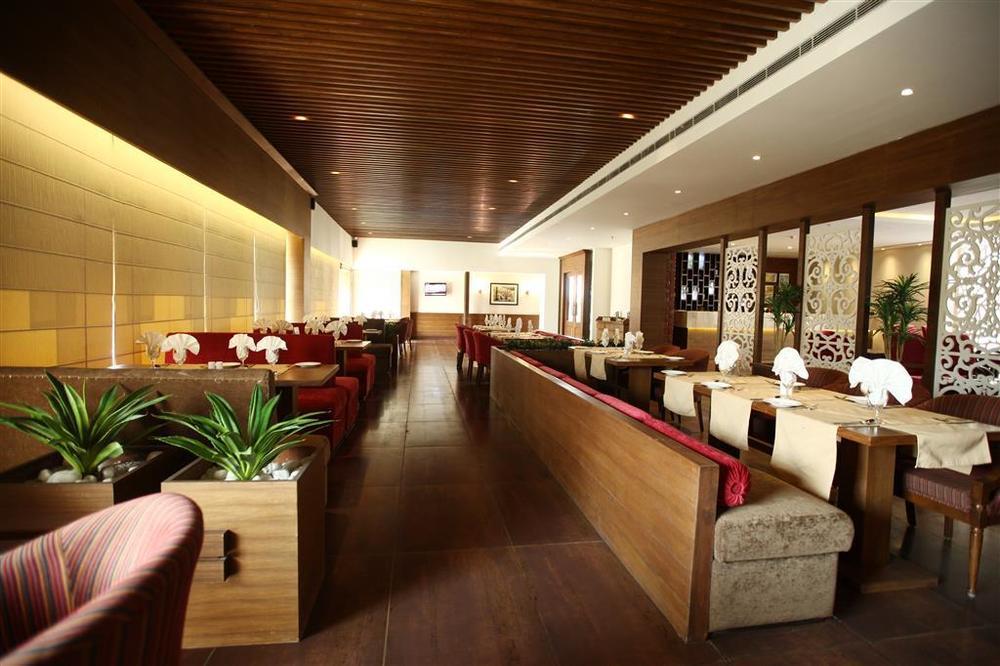Best Western Country Woods Ambāla レストラン 写真