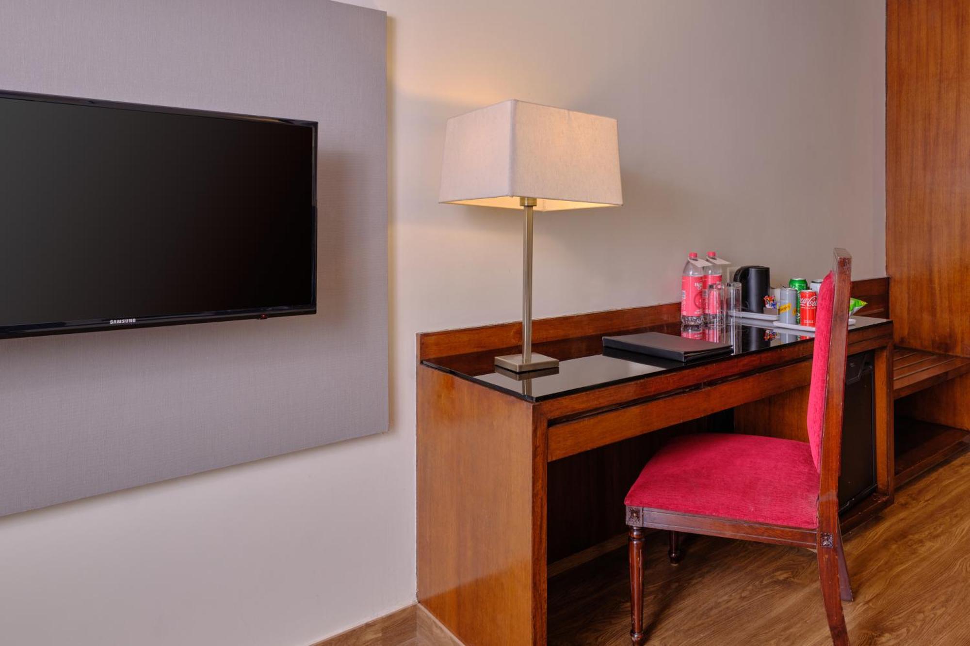 Best Western Country Woods Ambāla エクステリア 写真