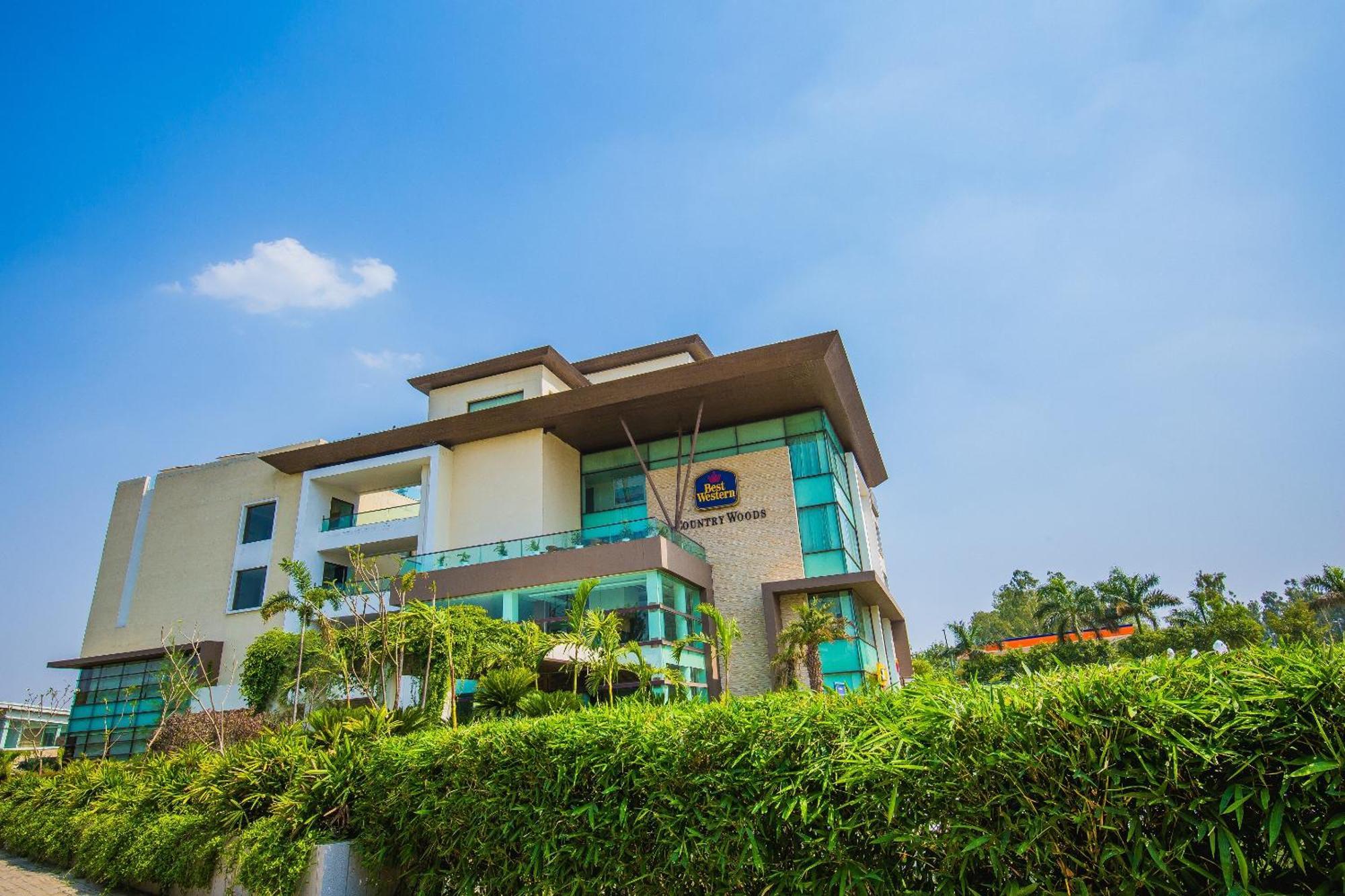 Best Western Country Woods Ambāla エクステリア 写真