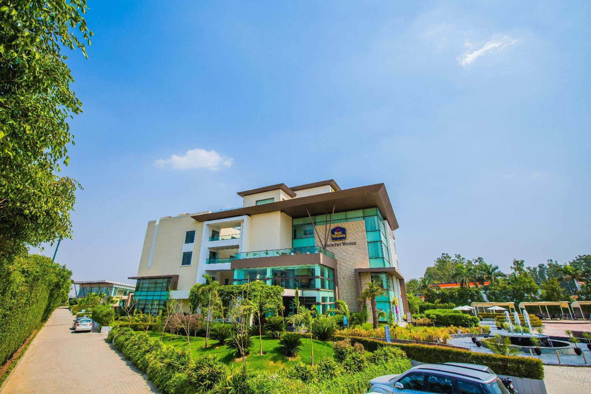 Best Western Country Woods Ambāla エクステリア 写真