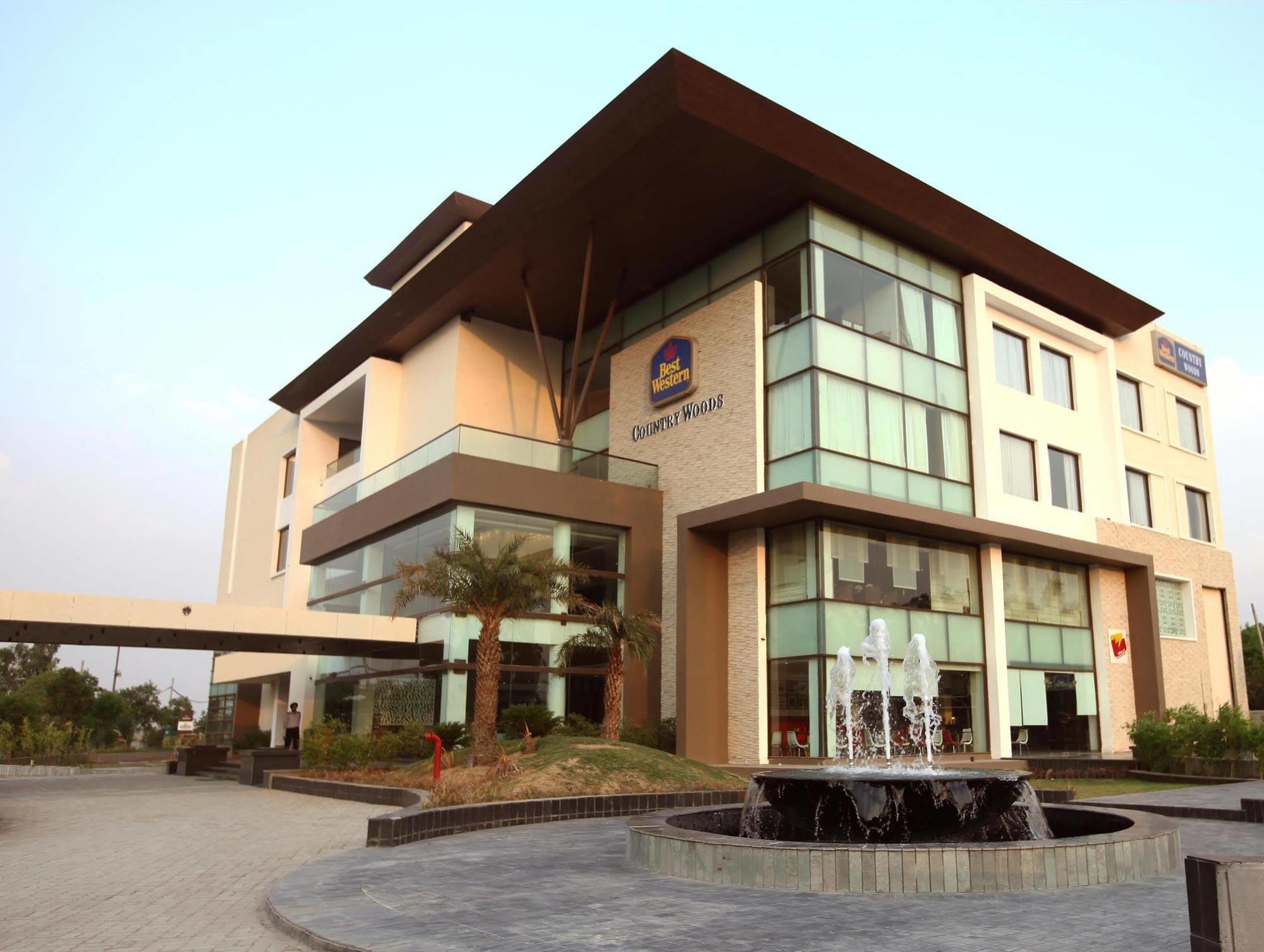 Best Western Country Woods Ambāla エクステリア 写真